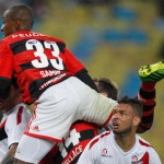 Flamengo v Vitoria - Brazilian Series A 2013